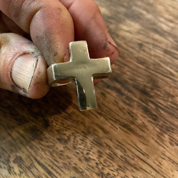 - Sterling silver sand casted cross ring - Picture 7 of 14